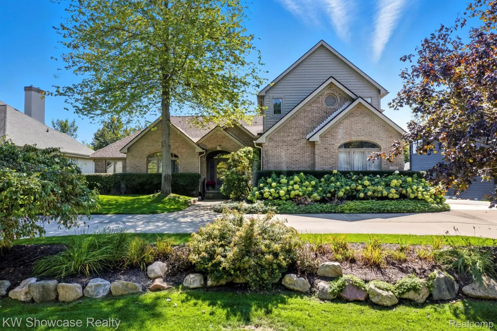 1539 Wandrei Court Commerce Charter Township, MI 48382