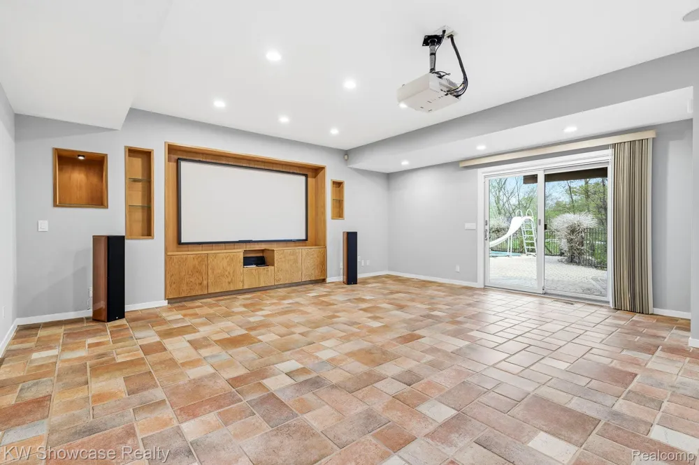 1539 Wandrei Court Commerce Charter Township, MI 48382