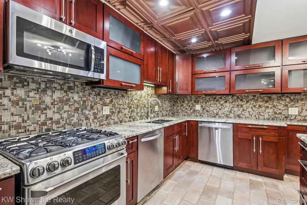 1539 Wandrei Court Commerce Charter Township, MI 48382