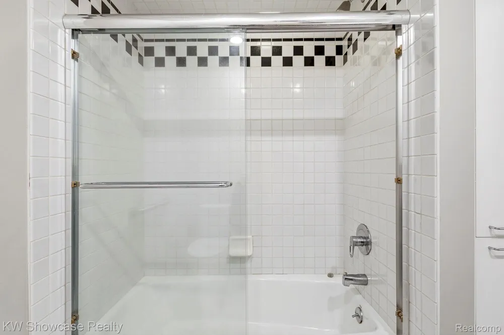 1539 Wandrei Court Commerce Charter Township, MI 48382