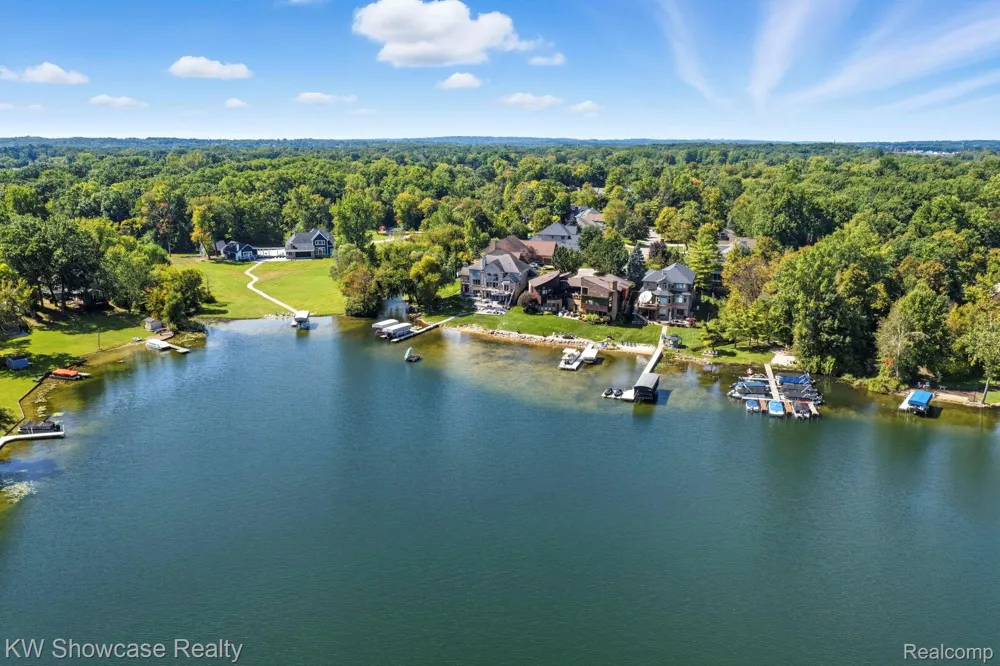 1539 Wandrei Court Commerce Charter Township, MI 48382