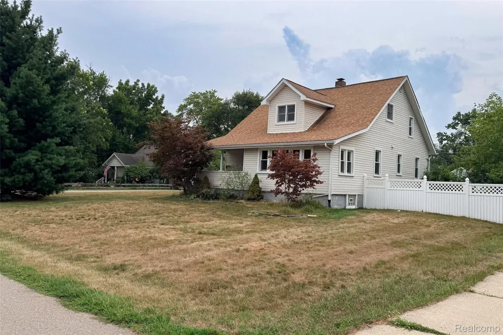 20403 Hugh Street Livonia City, MI 48152