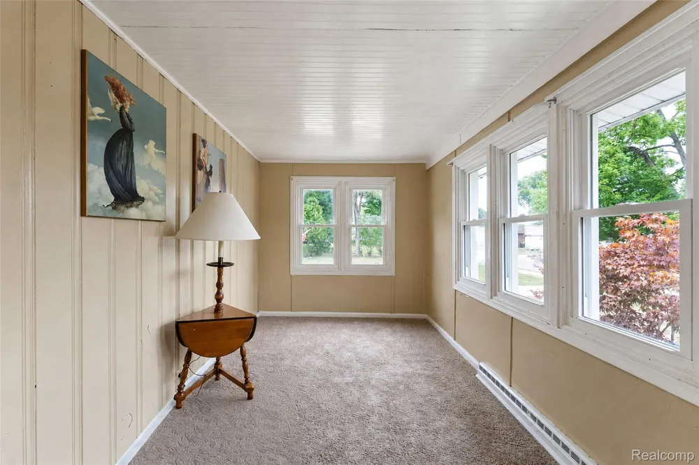 20403 Hugh Street Livonia City, MI 48152