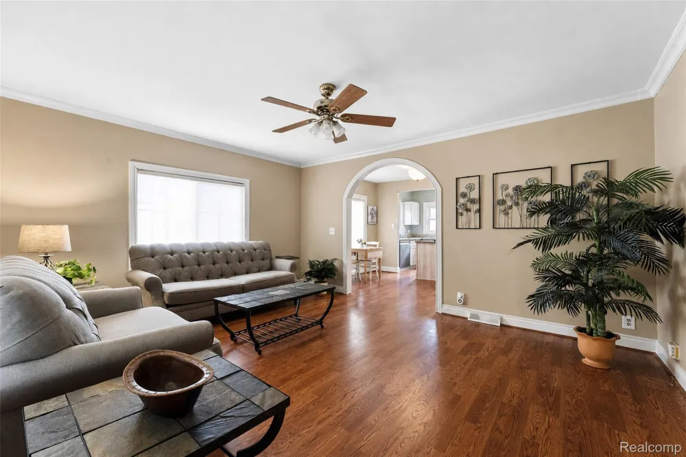 20403 Hugh Street Livonia City, MI 48152
