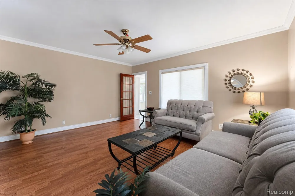 20403 Hugh Street Livonia City, MI 48152