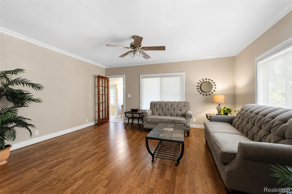 20403 Hugh Street Livonia City, MI 48152