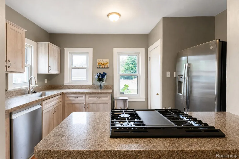 20403 Hugh Street Livonia City, MI 48152