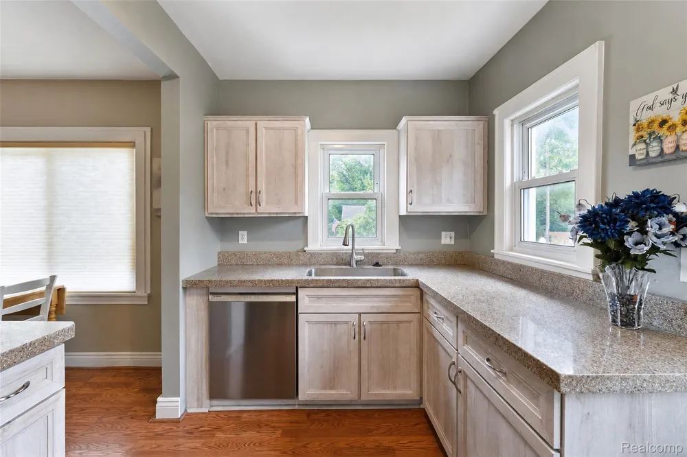 20403 Hugh Street Livonia City, MI 48152