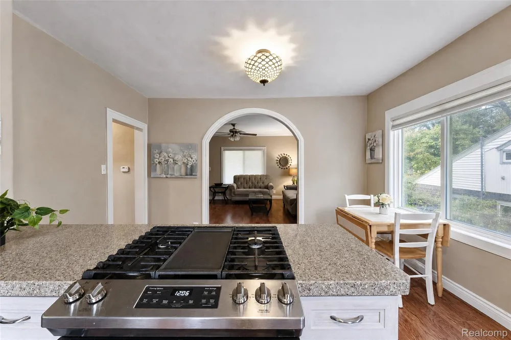 20403 Hugh Street Livonia City, MI 48152