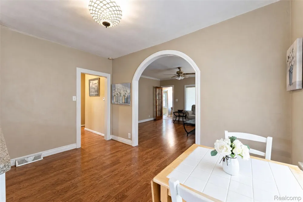 20403 Hugh Street Livonia City, MI 48152