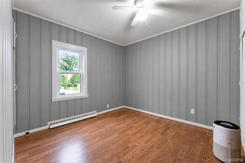20403 Hugh Street Livonia City, MI 48152