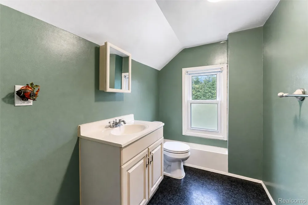 20403 Hugh Street Livonia City, MI 48152