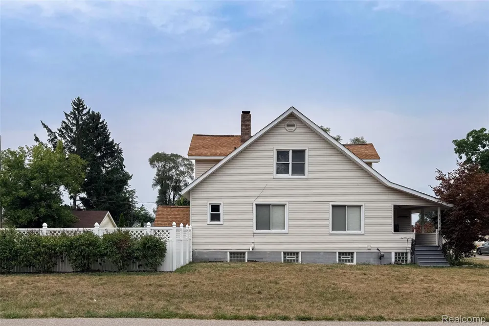 20403 Hugh Street Livonia City, MI 48152