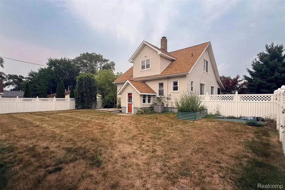 20403 Hugh Street Livonia City, MI 48152