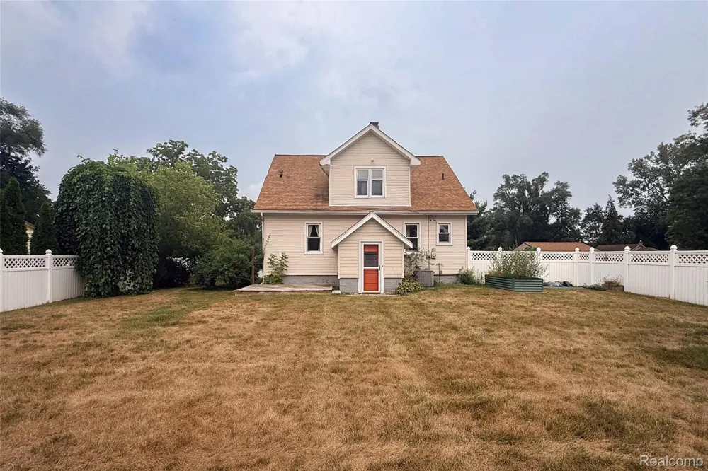 20403 Hugh Street Livonia City, MI 48152