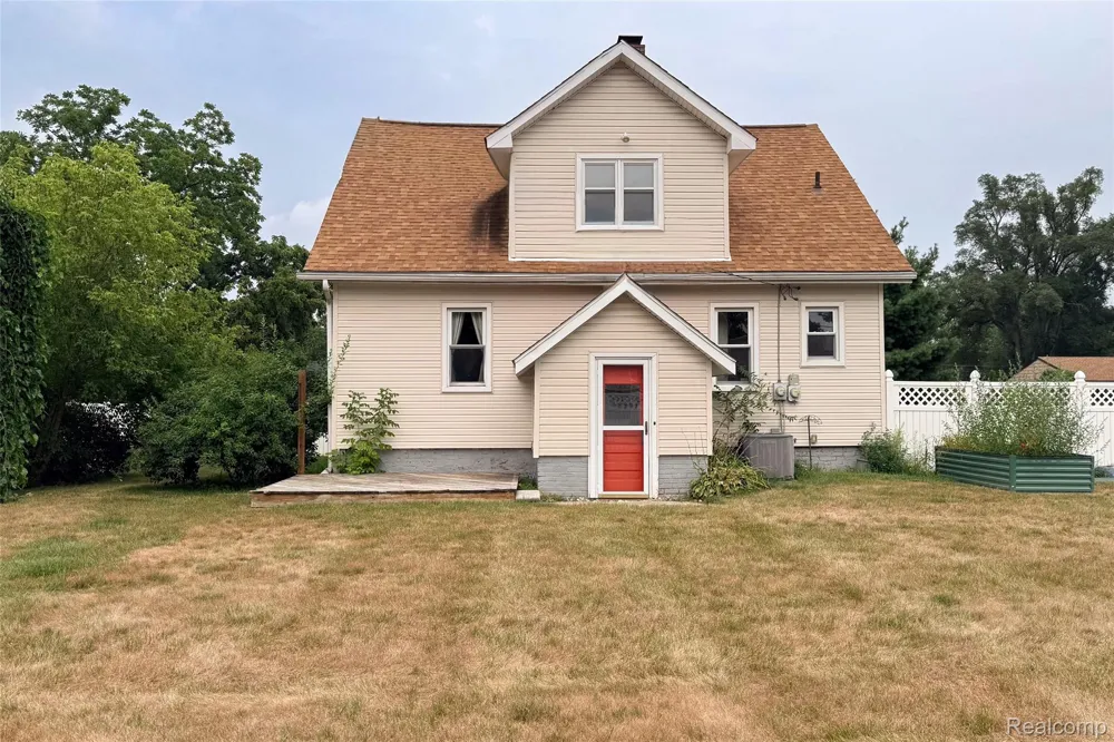 20403 Hugh Street Livonia City, MI 48152