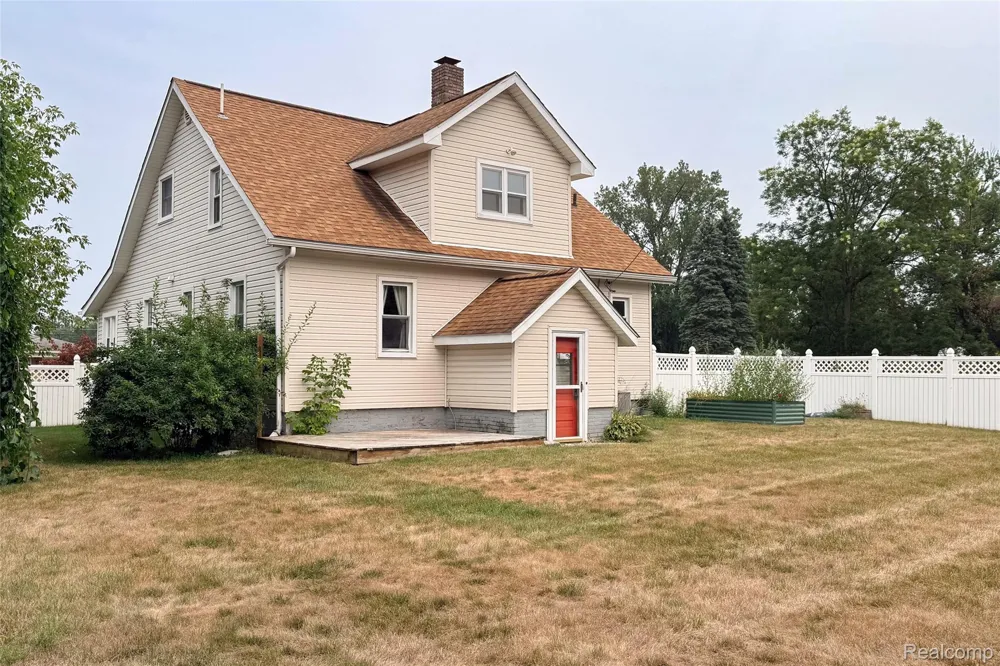 20403 Hugh Street Livonia City, MI 48152