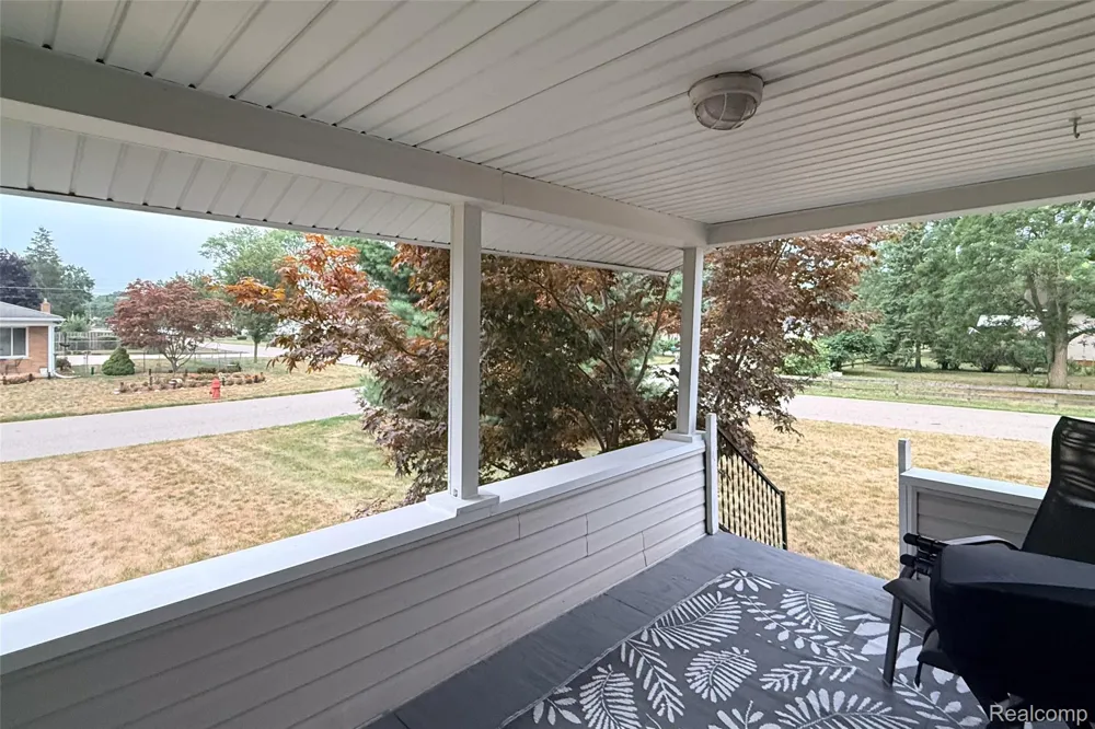 20403 Hugh Street Livonia City, MI 48152