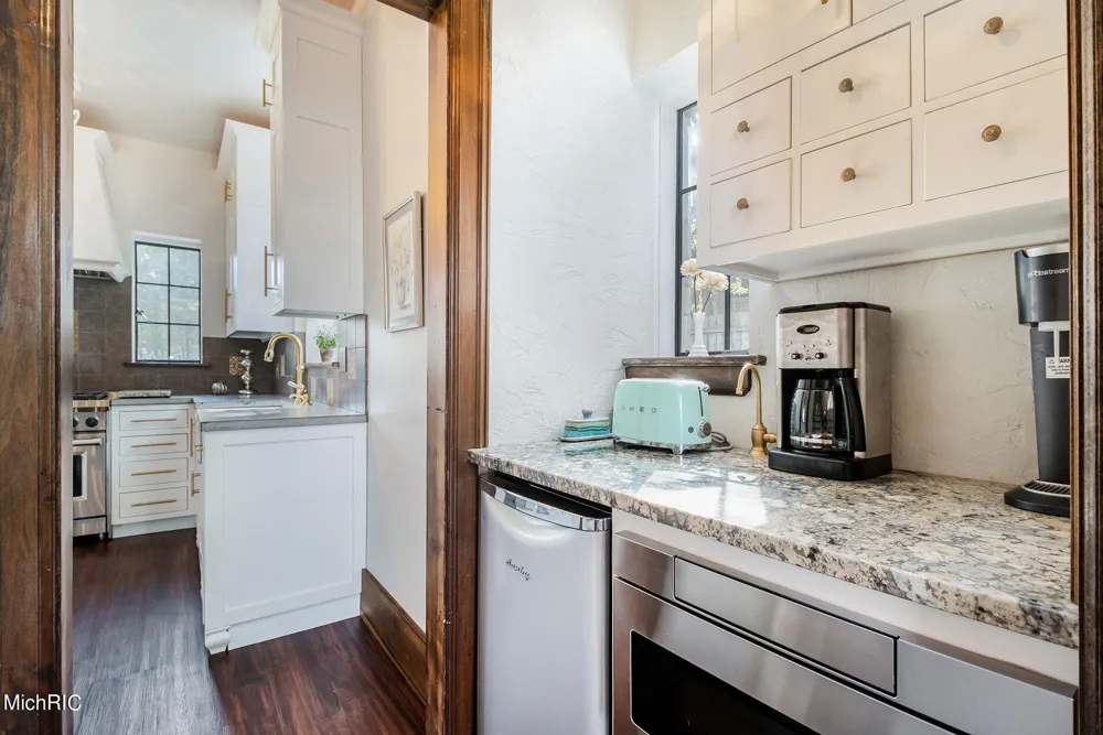 1405 Long Road Kalamazoo City, MI 49008