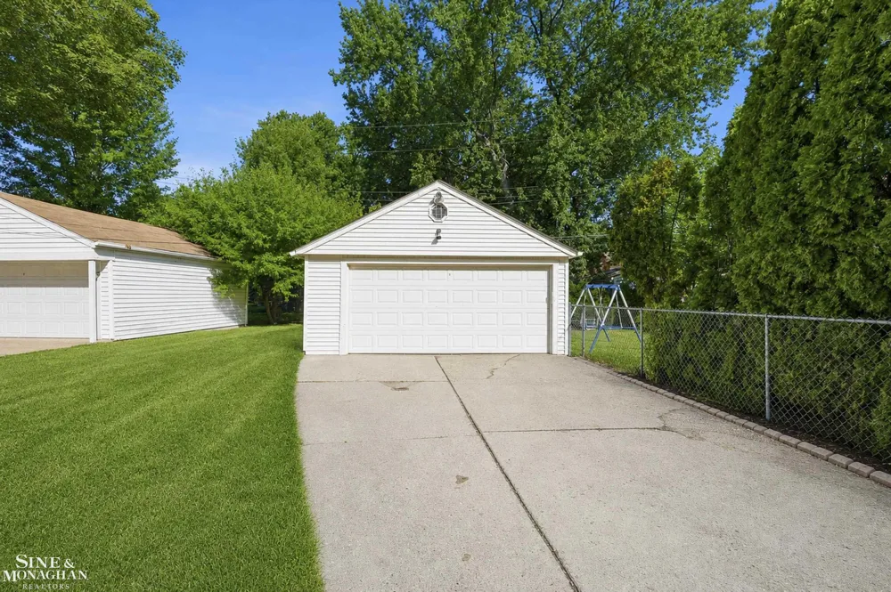470 Allard Road Grosse Pointe Farms City, MI 48236