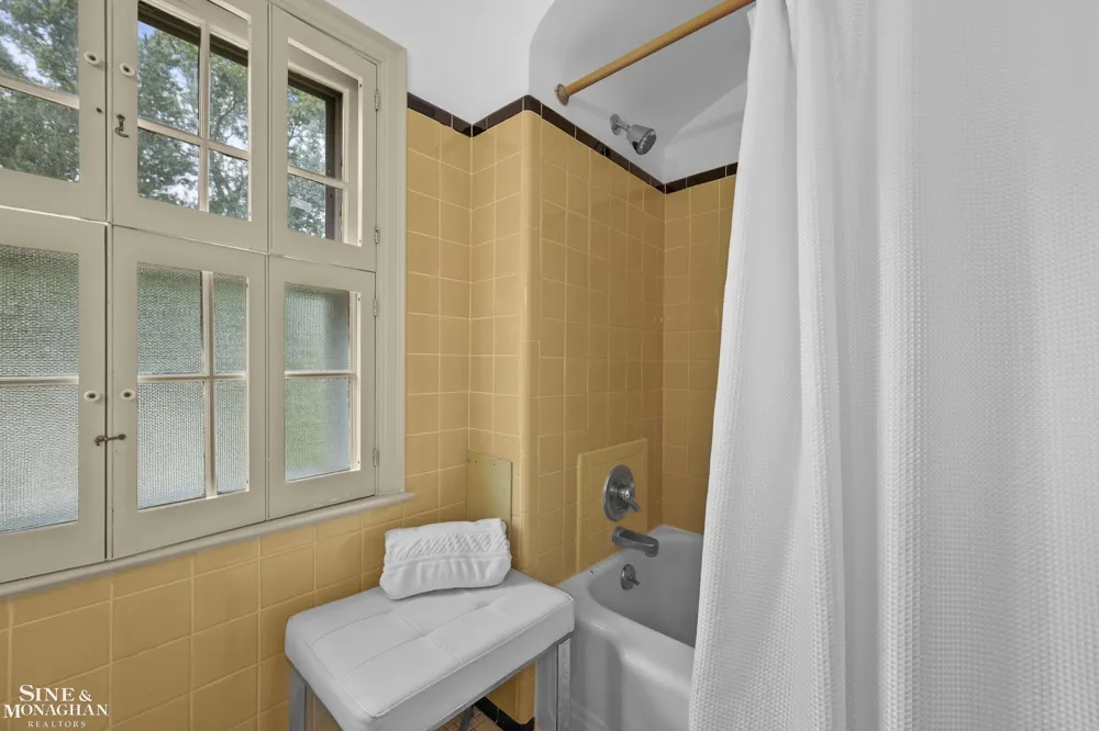 470 Allard Road Grosse Pointe Farms City, MI 48236
