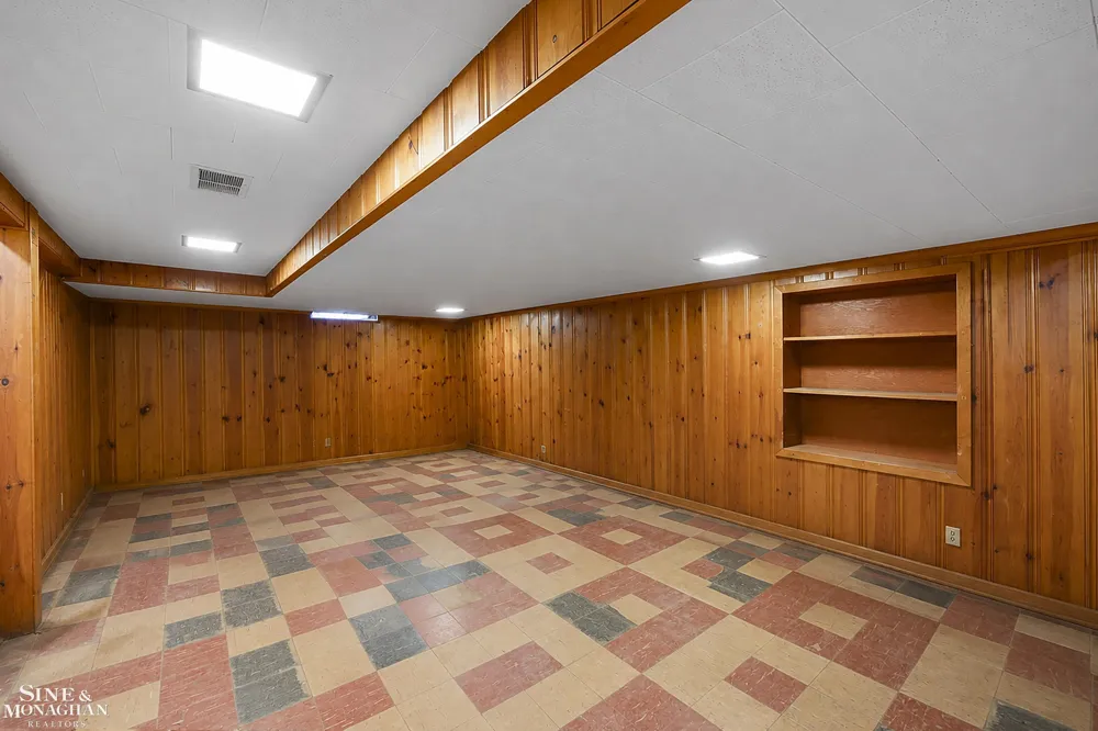 470 Allard Road Grosse Pointe Farms City, MI 48236