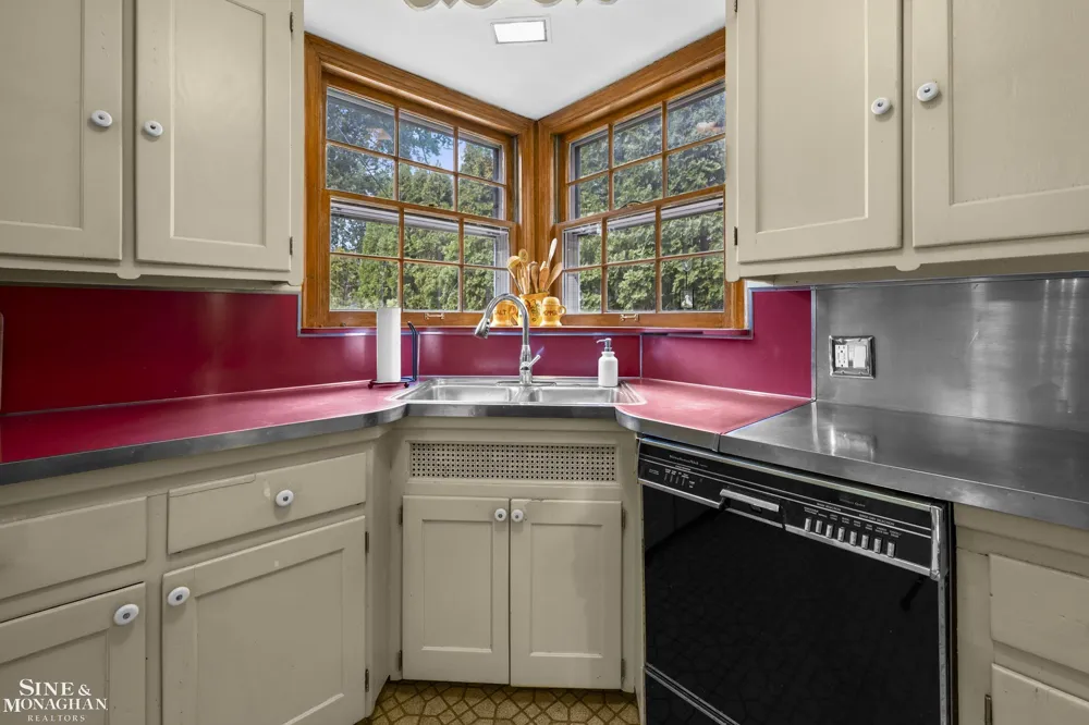 470 Allard Road Grosse Pointe Farms City, MI 48236
