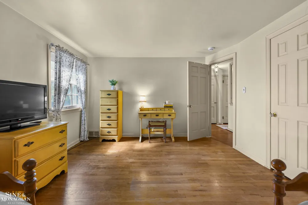 470 Allard Road Grosse Pointe Farms City, MI 48236