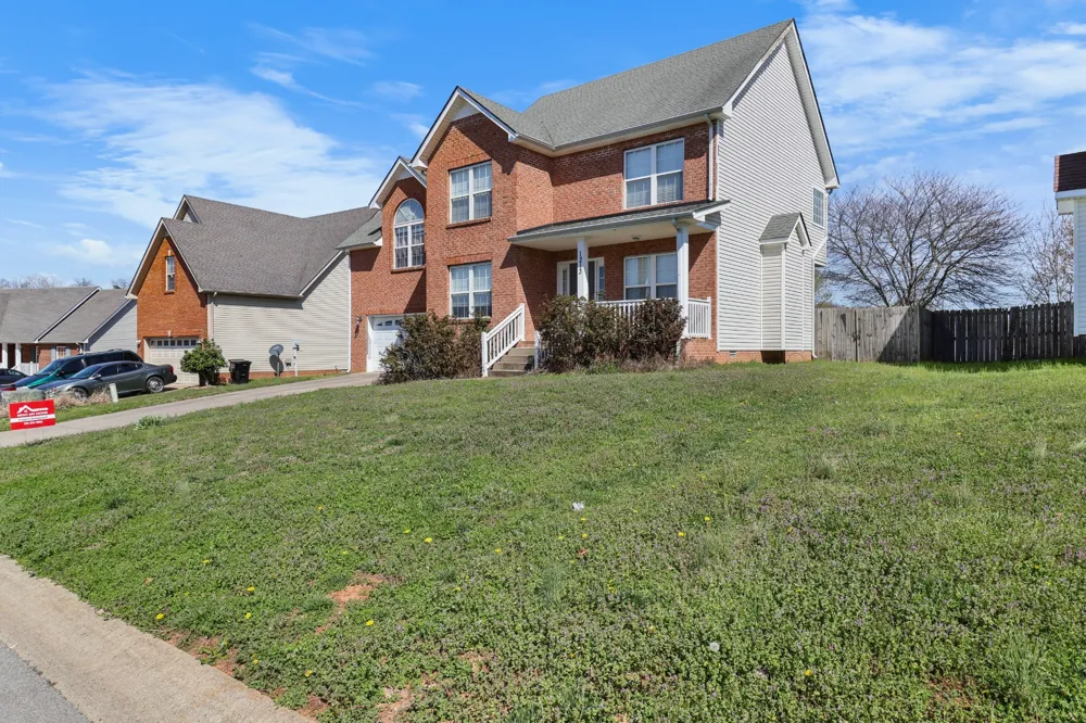 1213 Channelview Dr Clarksville, TN 37040