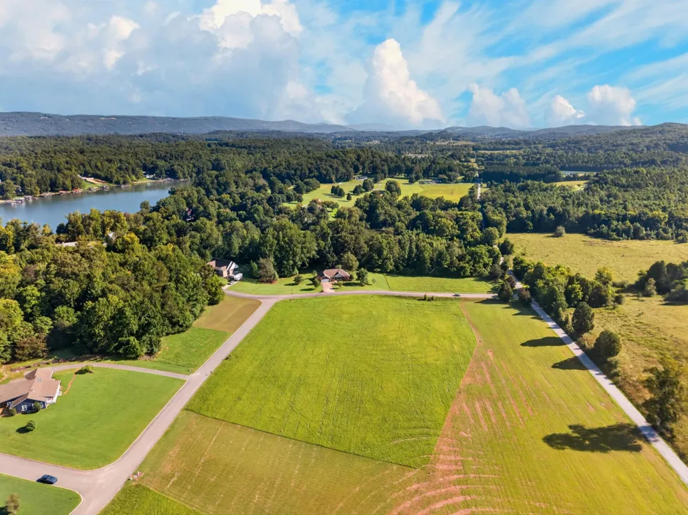 175 Spring Cove Lane Spring City, TN 37381