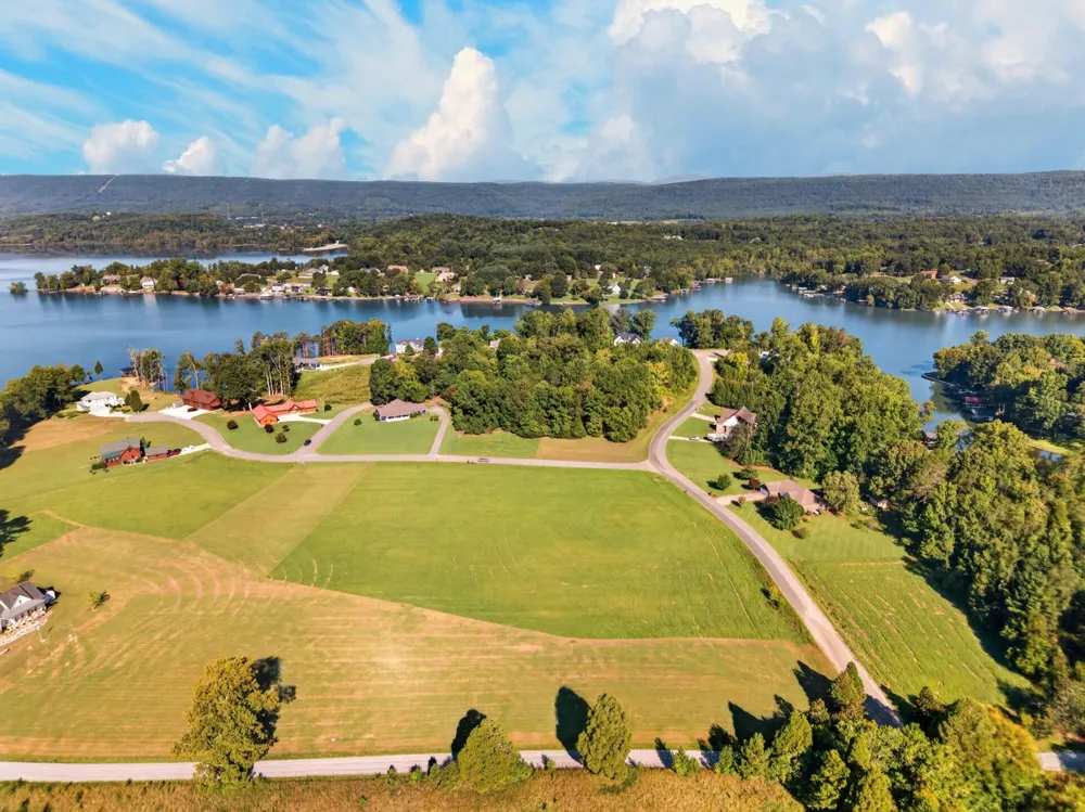 175 Spring Cove Lane Spring City, TN 37381