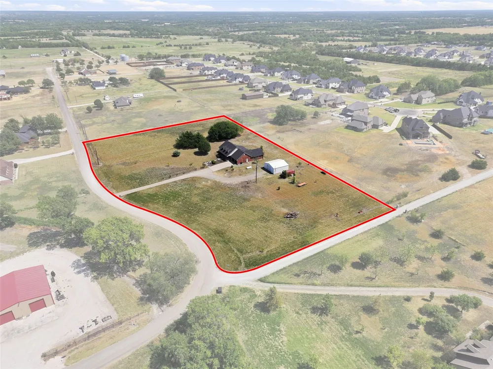 445 County Road 4444 Trenton, TX 75490