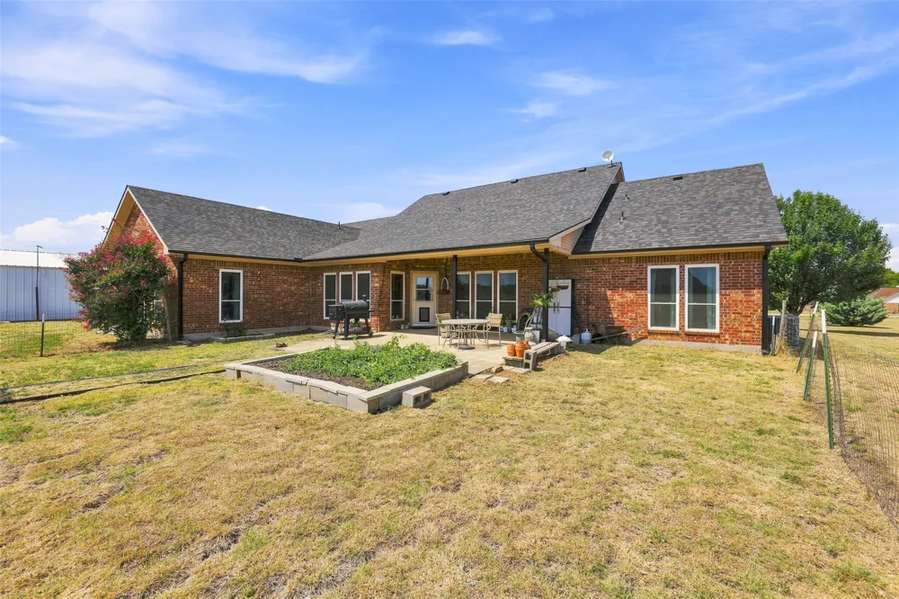 445 County Road 4444 Trenton, TX 75490