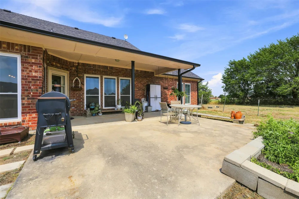 445 County Road 4444 Trenton, TX 75490