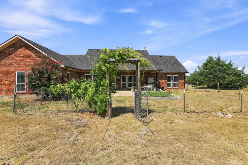 445 County Road 4444 Trenton, TX 75490