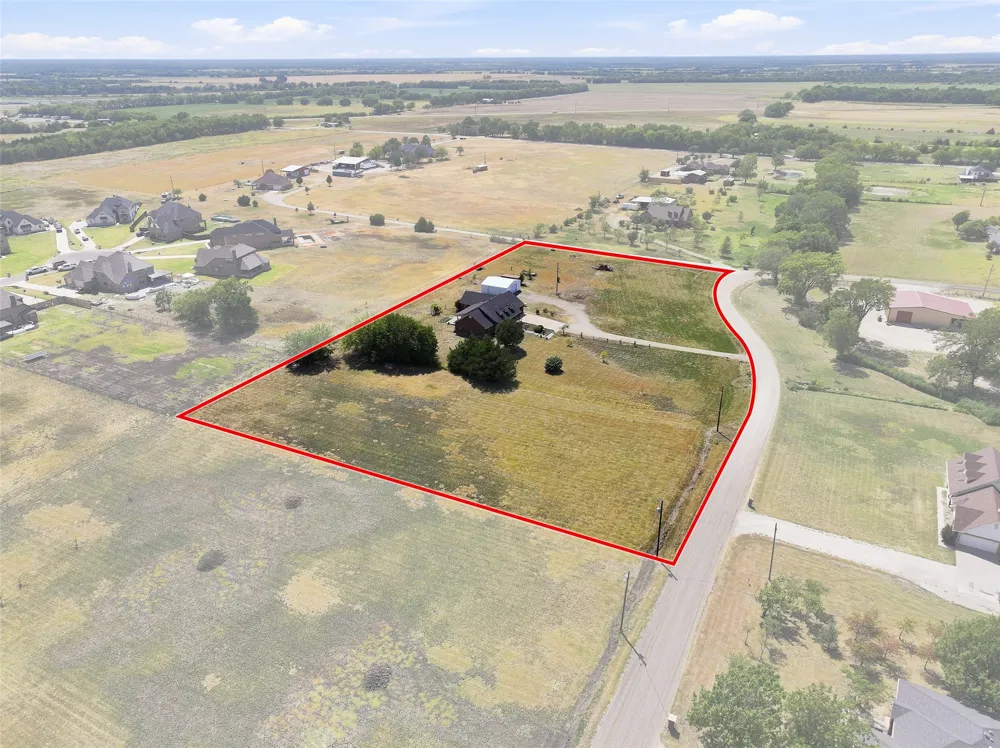 445 County Road 4444 Trenton, TX 75490