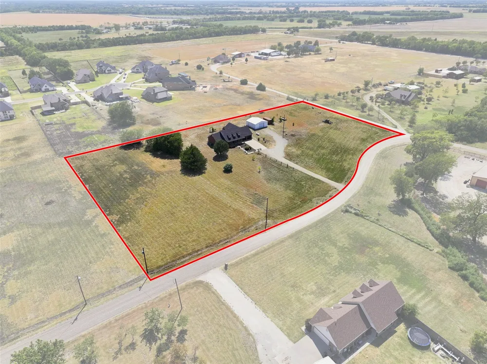 445 County Road 4444 Trenton, TX 75490