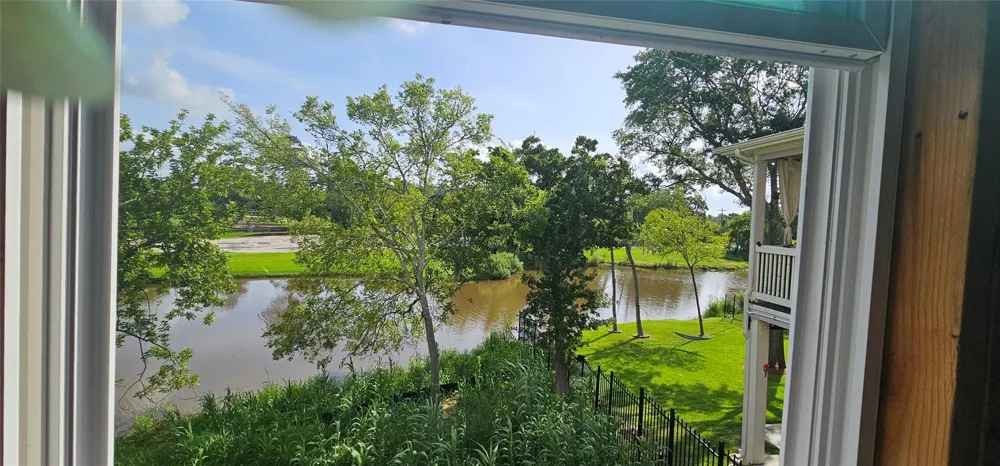 3905 Peacock Isle Drive Dickinson, TX 77539