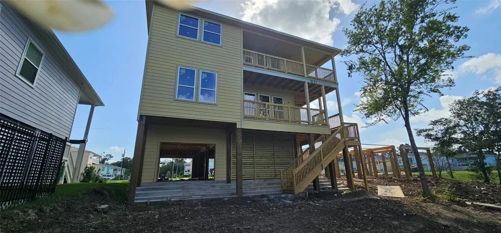 3905 Peacock Isle Drive Dickinson, TX 77539