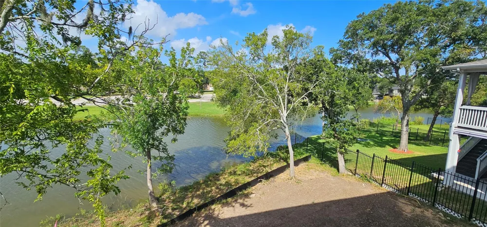3905 Peacock Isle Drive Dickinson, TX 77539