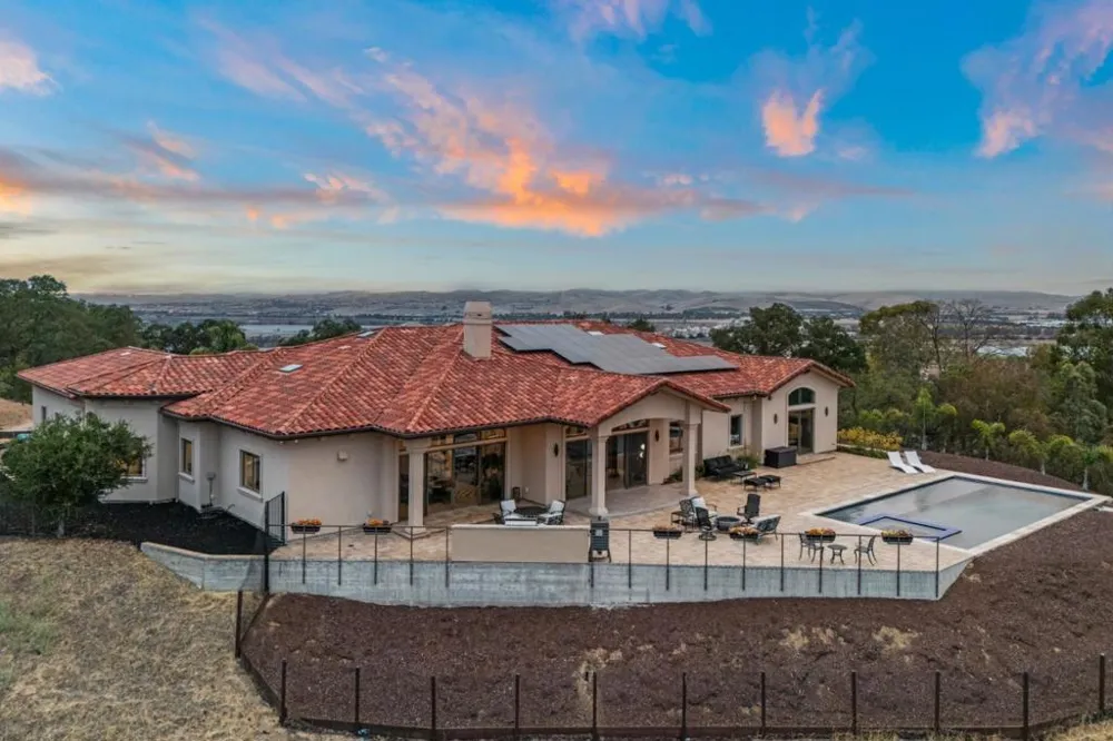 5 Winding Oaks Drive Pleasanton, CA 94566