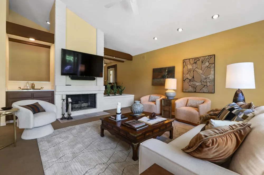 136 Deer Spring Way Palm Desert, CA 92211