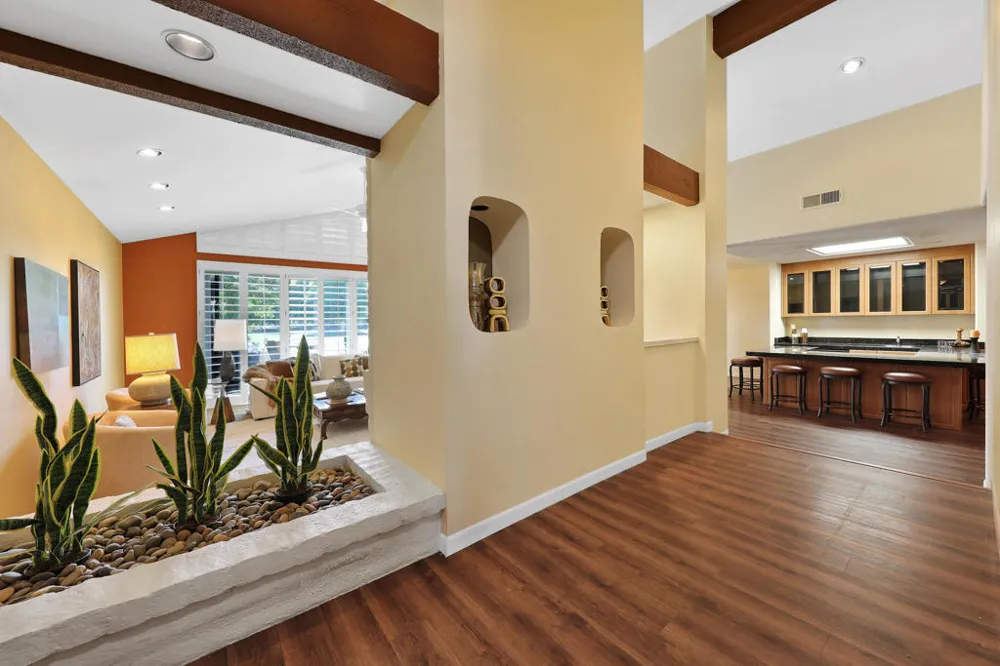 136 Deer Spring Way Palm Desert, CA 92211