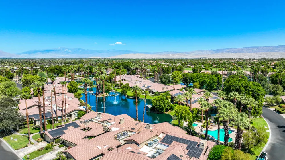136 Deer Spring Way Palm Desert, CA 92211