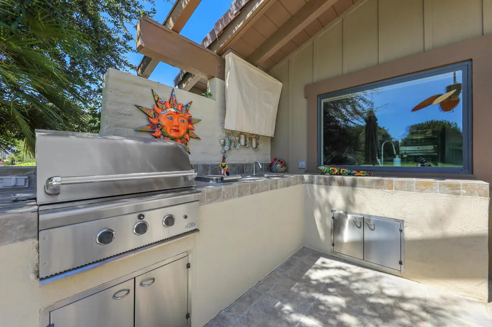136 Deer Spring Way Palm Desert, CA 92211