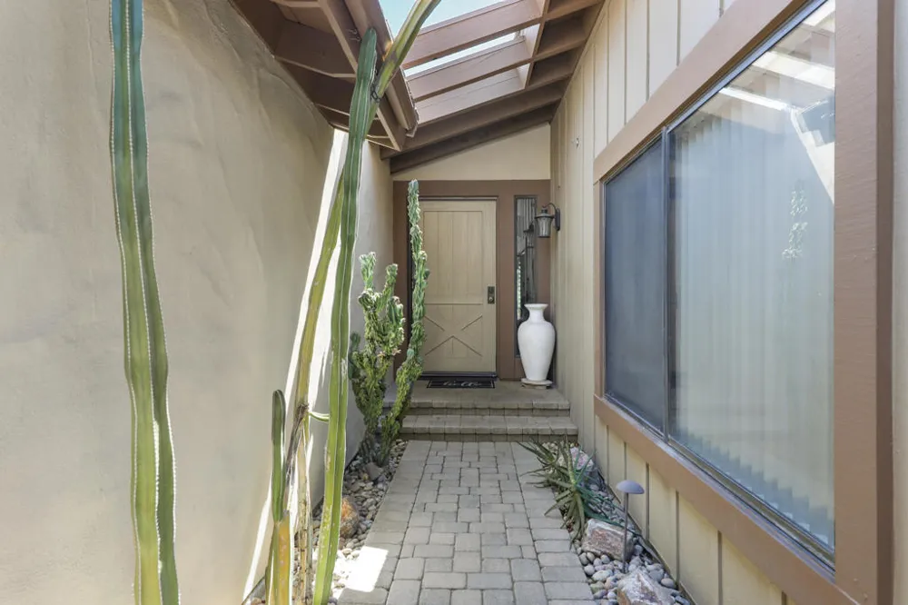 136 Deer Spring Way Palm Desert, CA 92211