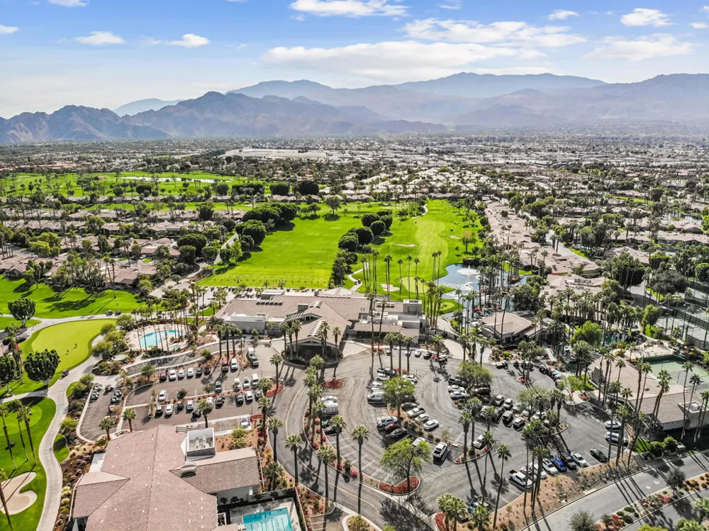 136 Deer Spring Way Palm Desert, CA 92211