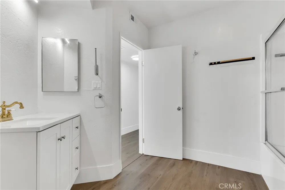 7632 Topanga Canyon #110 Canoga Park, CA 91304