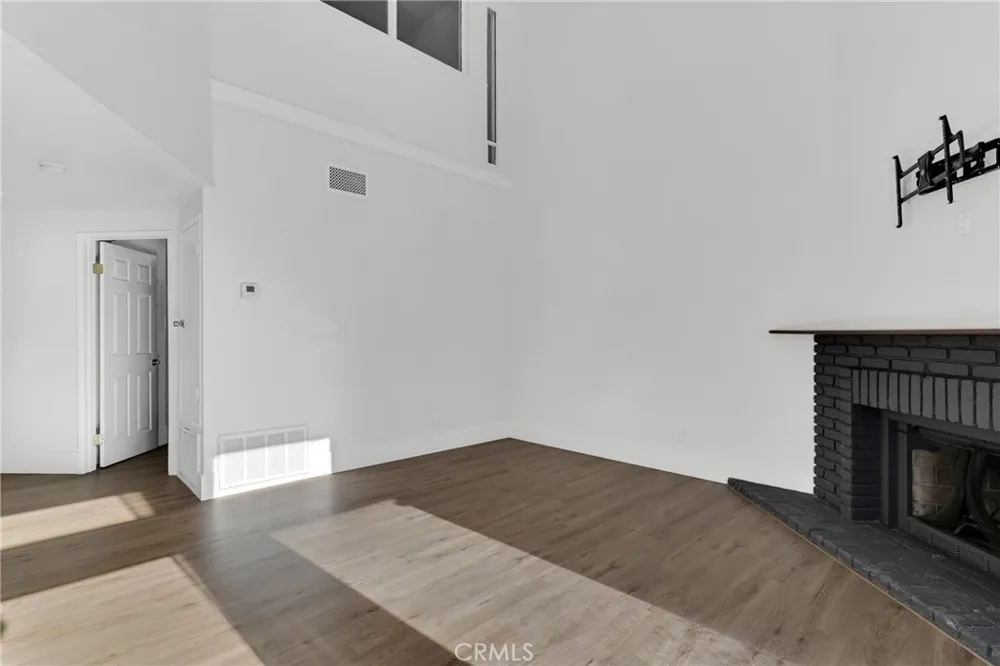 7632 Topanga Canyon #110 Canoga Park, CA 91304