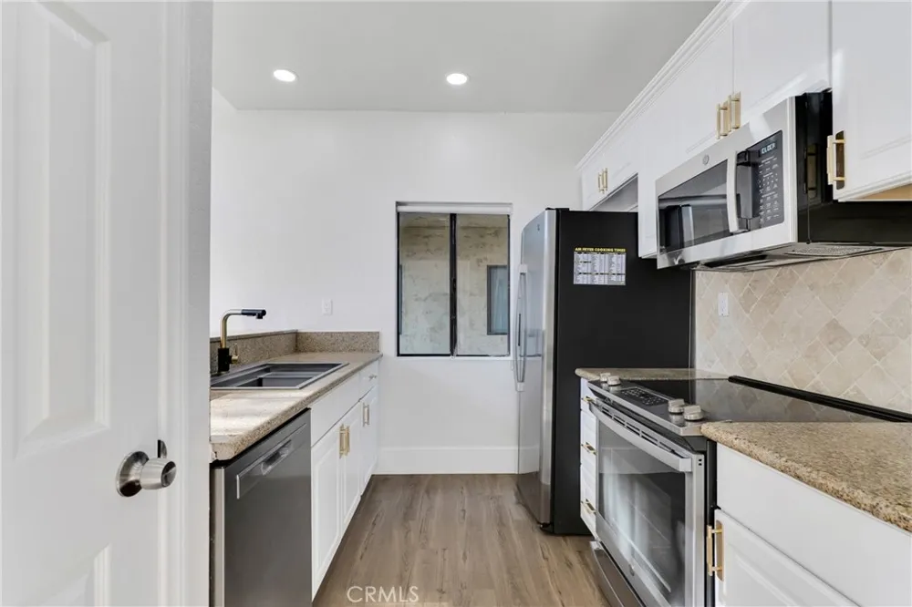 7632 Topanga Canyon #110 Canoga Park, CA 91304